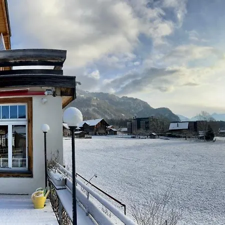 ベッド・アンド・ブレックファスト Alpenrose Beim Ballenberg